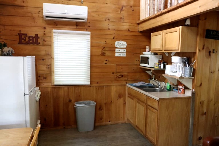 Log Cabins (United States of America, Columbia, Kentucky)