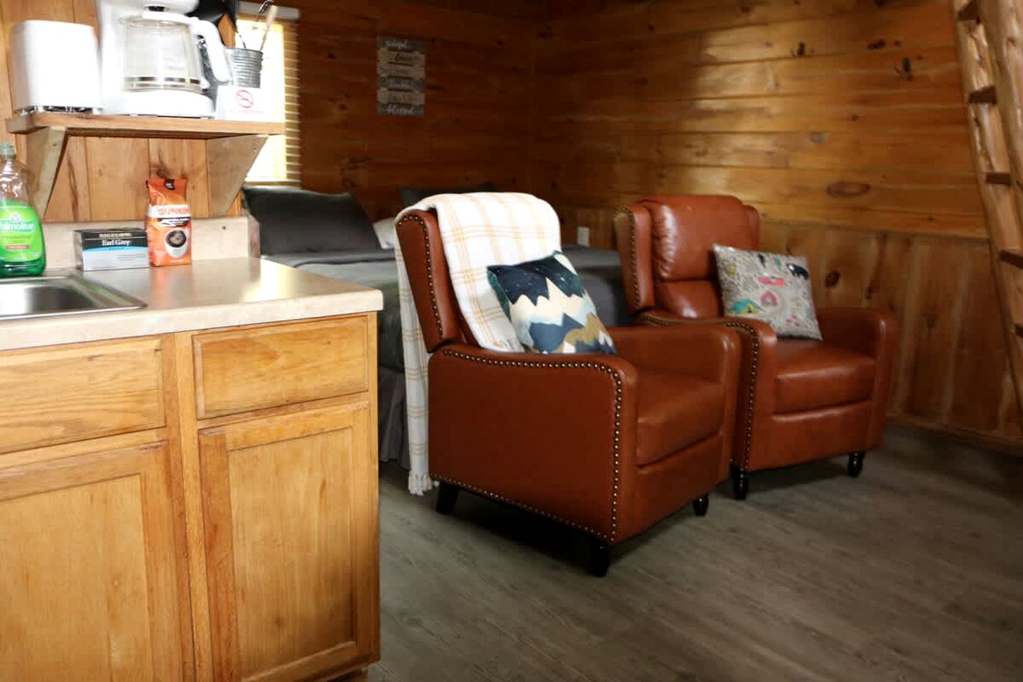 Pet Friendly Log Cabin with Firepit near Green River Lake in Columbia, Kentucky
