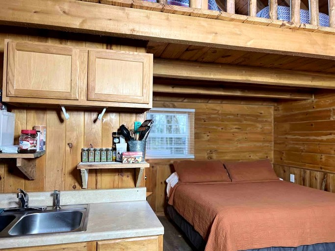 Log Cabins (United States of America, Columbia, Kentucky)