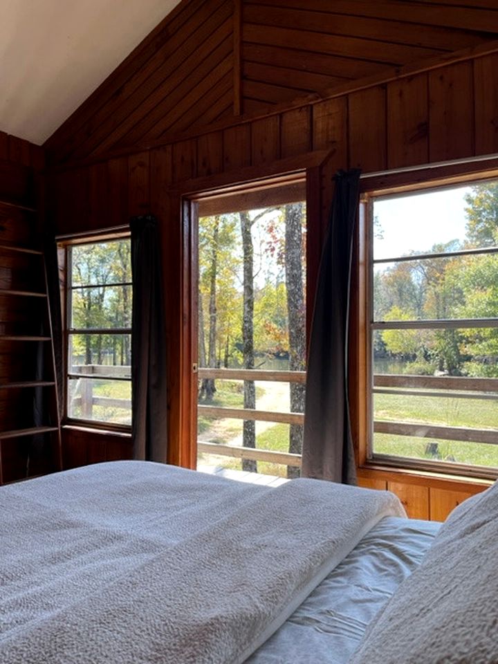 Vibrant Riverside Cabin Oasis Near Chipola River, Florida
