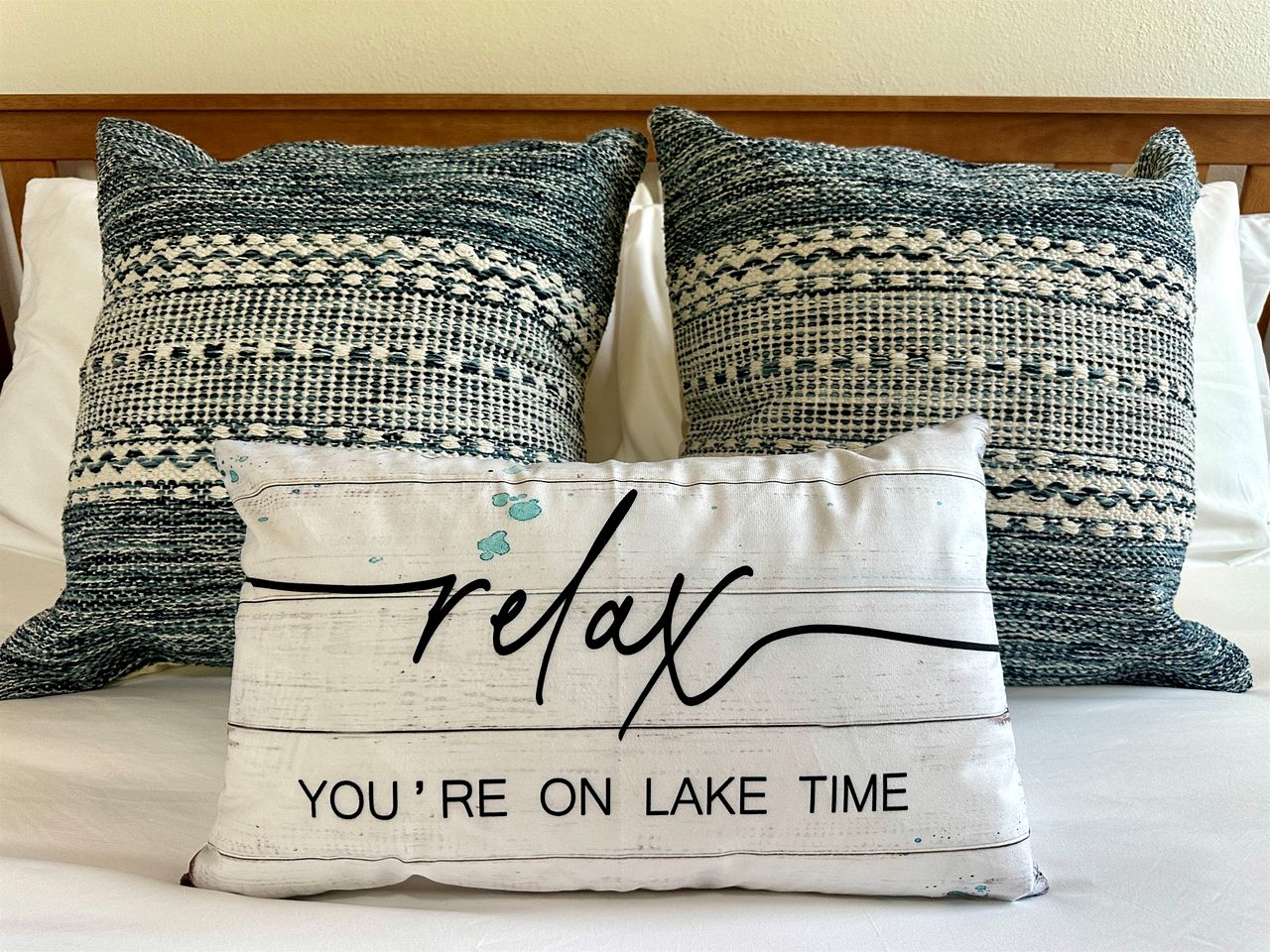 Modern Rustic Cabin Retreat with Panoramic Lake Views in Madill, Oklahoma