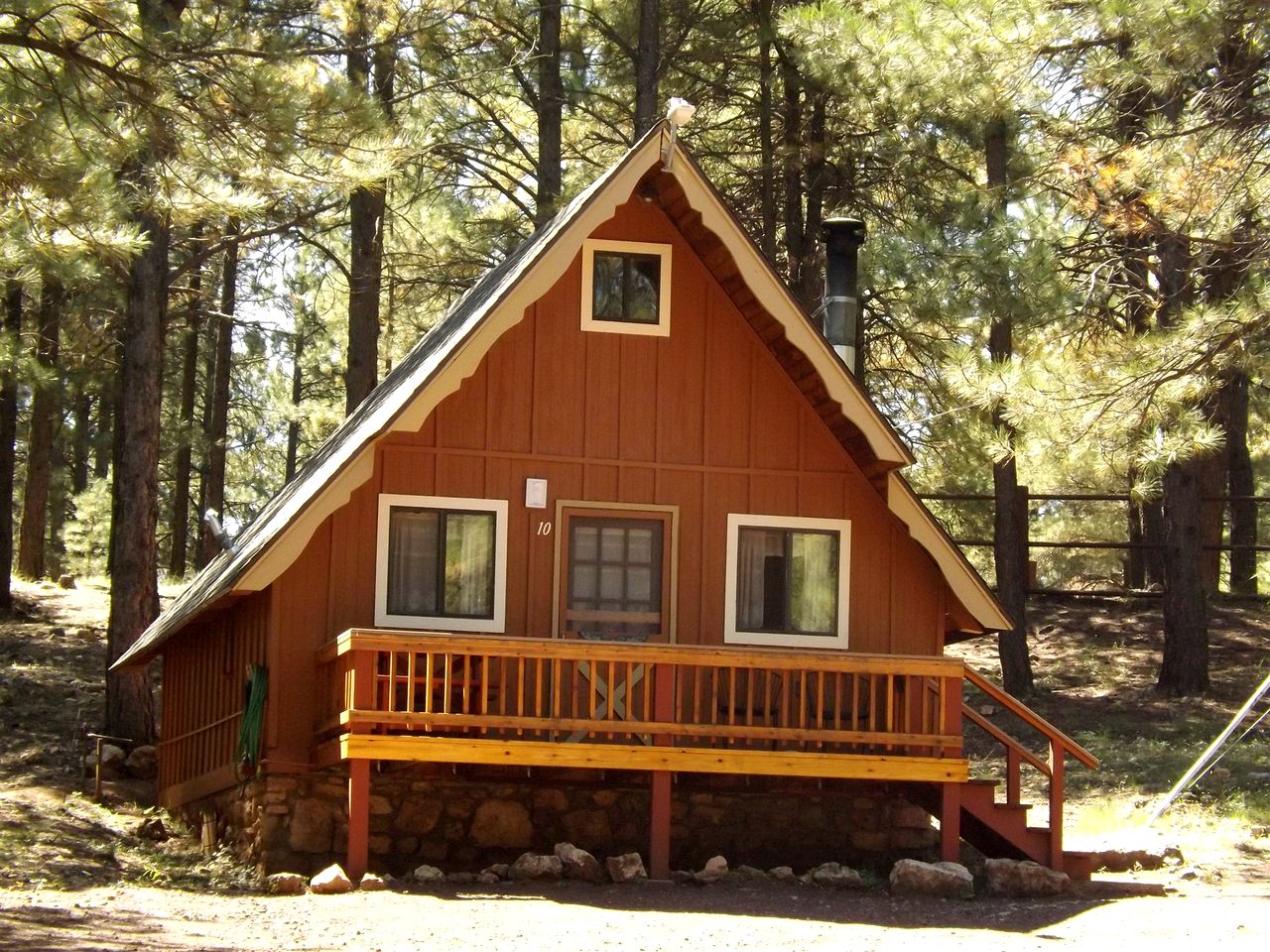 Quaint Cabin with Lofted Interior and Deck in Arizona