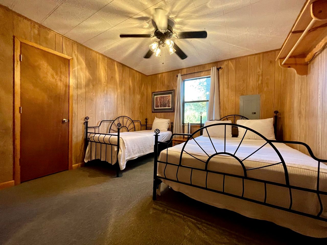 Spacious Luxury Cabin with Resort Amenities Near Zwolle, LA