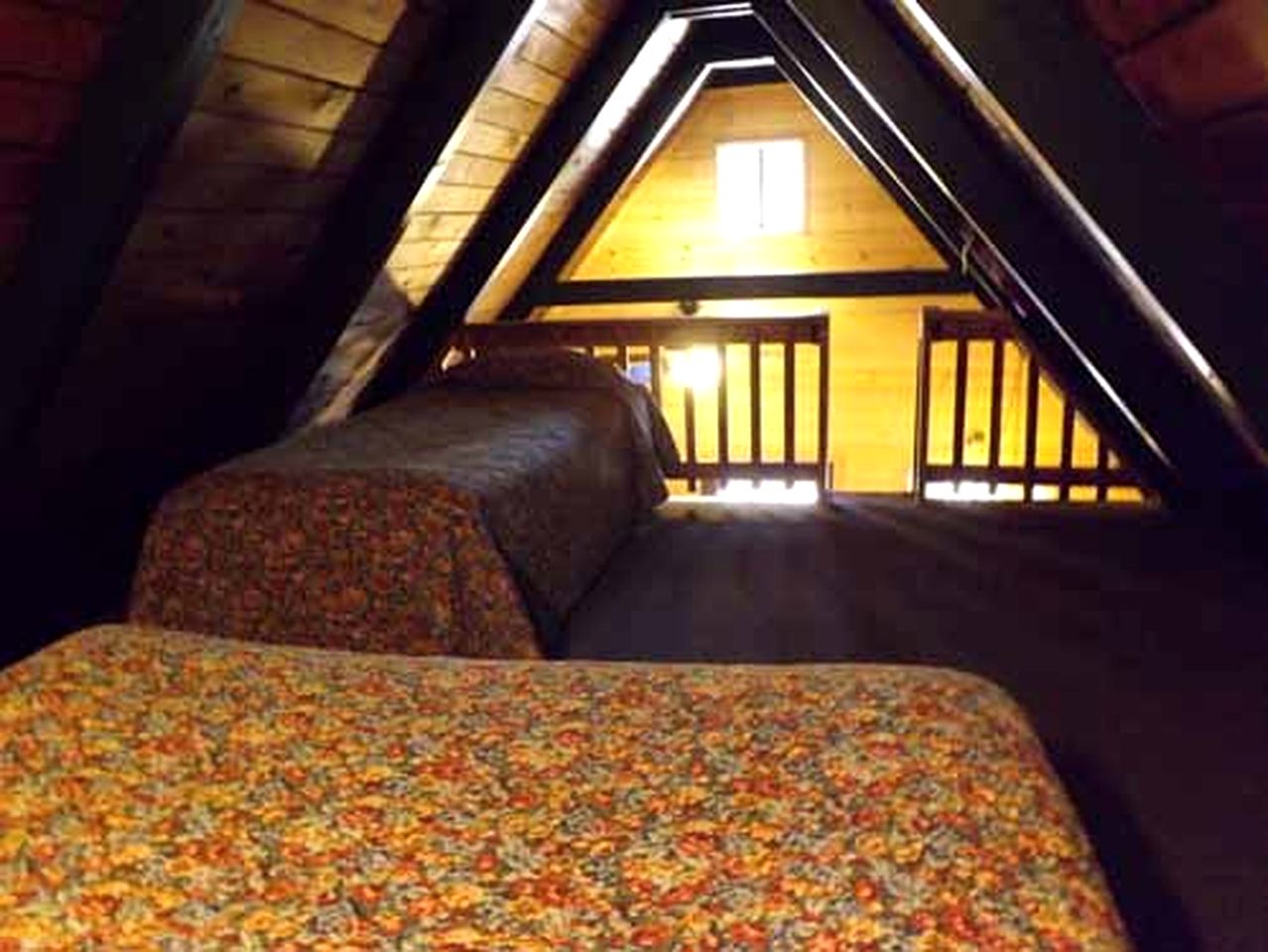 Quaint Cabin with Lofted Interior and Deck in Arizona