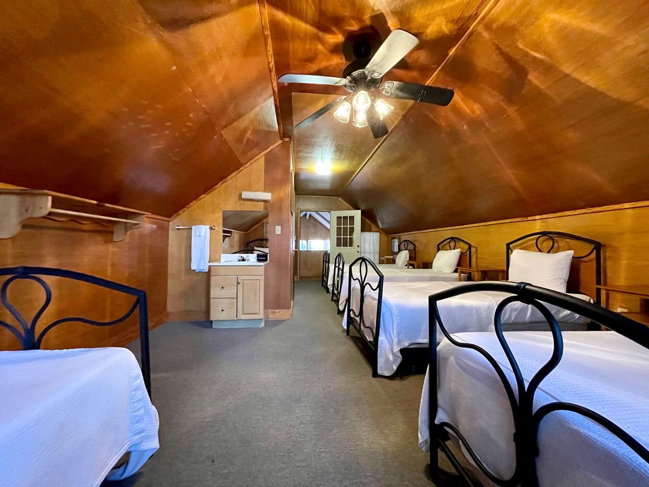Spacious Luxury Cabin with Resort Amenities Near Zwolle, LA