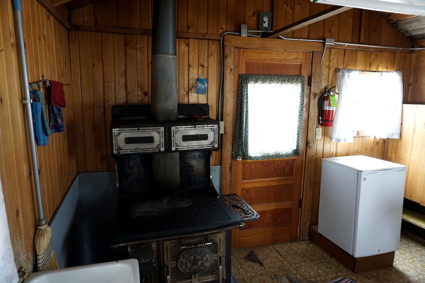 Pet Friendly Fishing Cabin close to Poudre River, Perfect for a Weekend Escape from Fort Collins