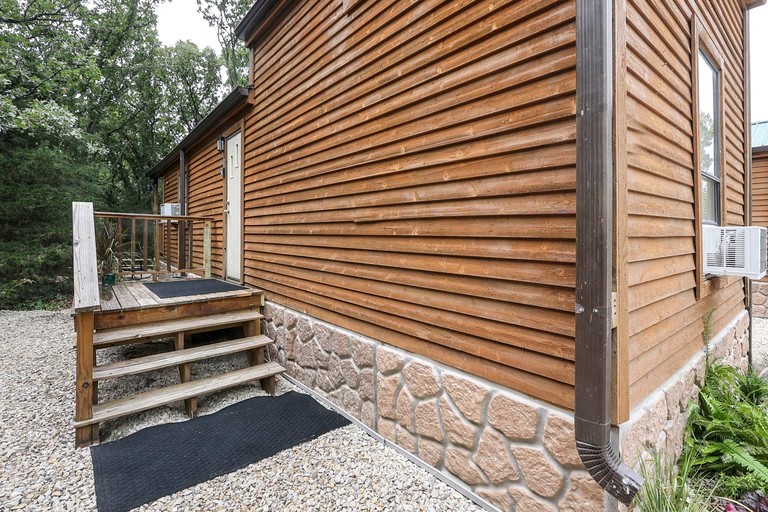Cabins (United States of America, Toronto, Kansas)