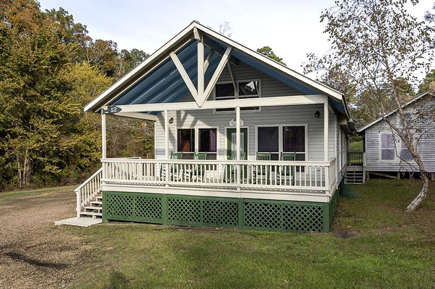 Spacious Lakeview Lodge & Cabin Combo with Fishing Pier Access near Zwolle, Louisiana