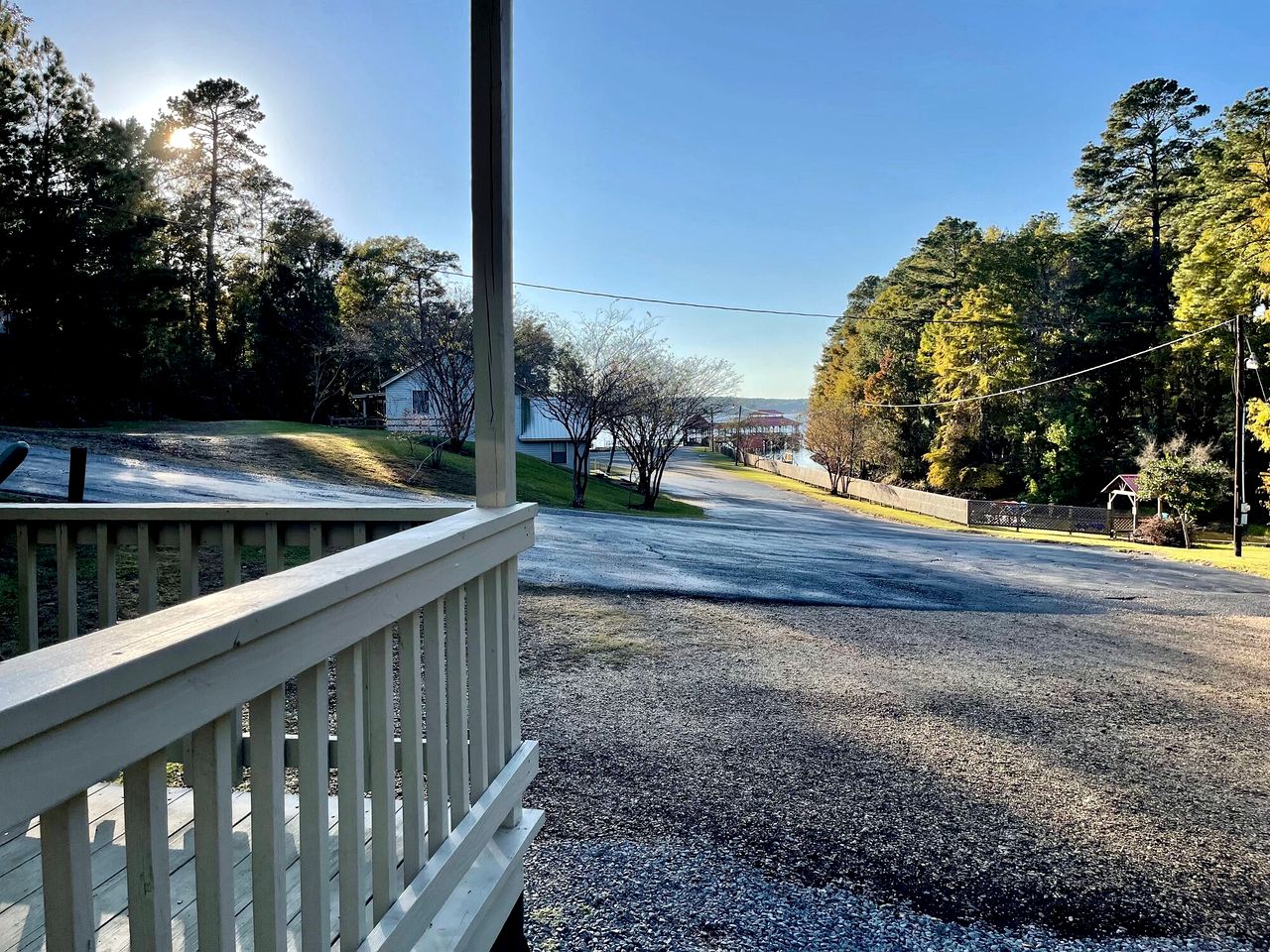 Spacious Lakeview Lodge & Cabin Combo with Fishing Pier Access near Zwolle, Louisiana