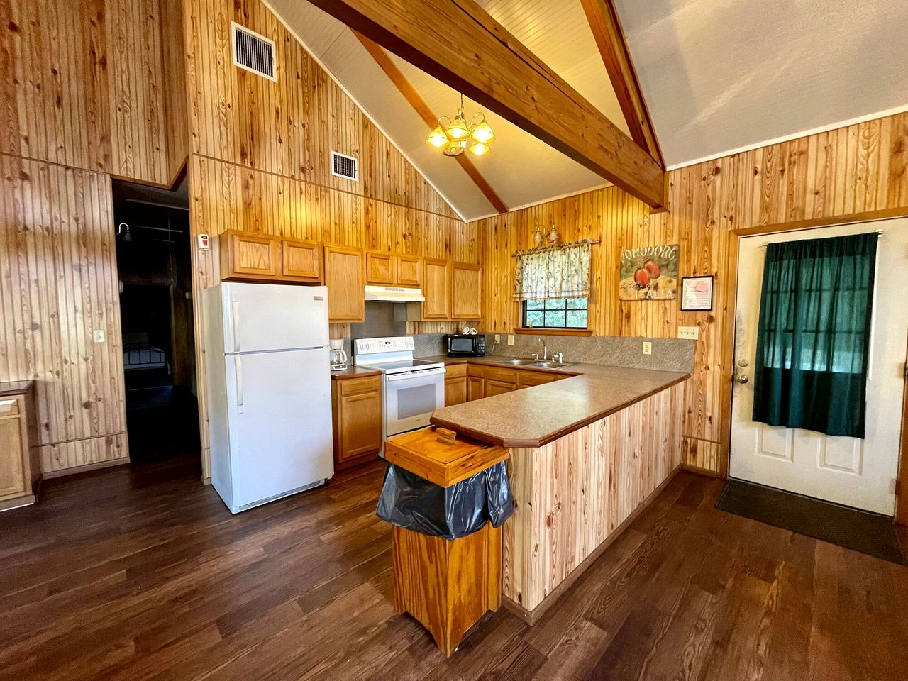 Spacious Lakeview Triplex Cabin with Water Park Access Near Zwolle, Louisiana