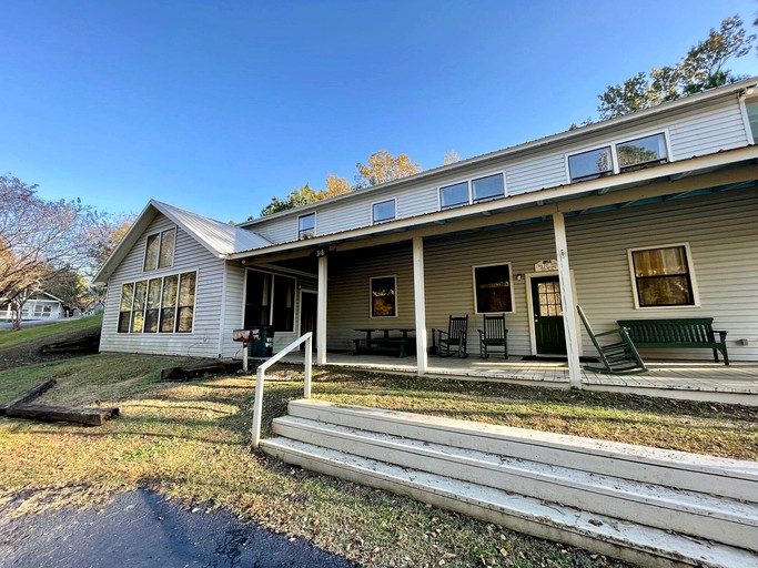 Spacious Triplex Cabin with Lake Views and Fishing Pier Near Zwolle, Louisiana