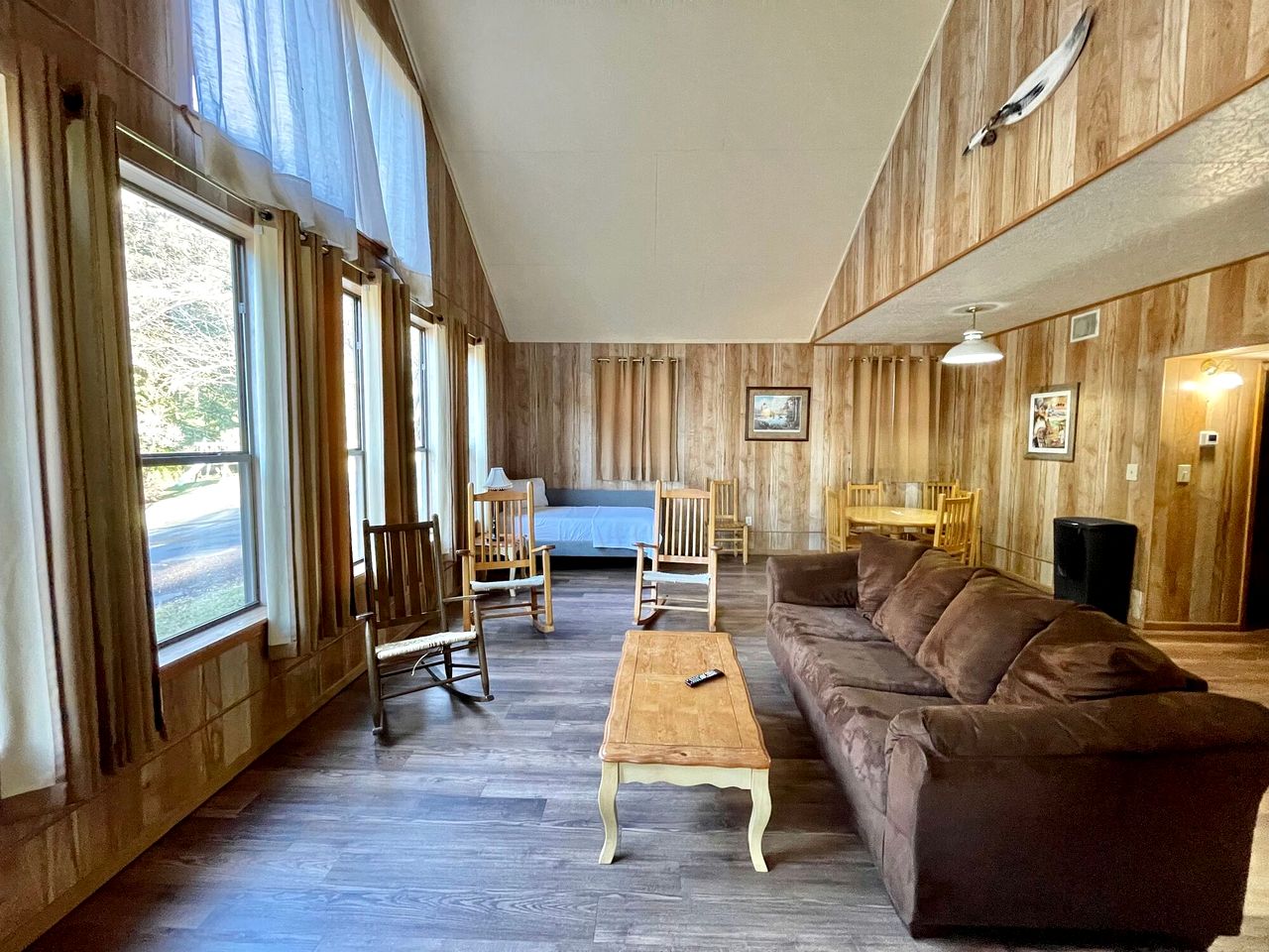 Spacious Triplex Cabin with Lake Views and Fishing Pier Near Zwolle, Louisiana