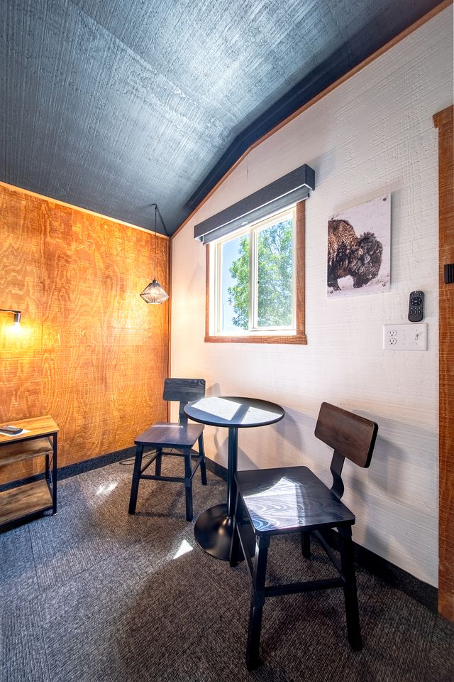 Cozy Upgraded Cabin with Private Outdoor Space Near Wall Drug – Wall, South Dakota