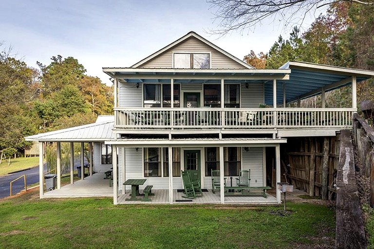 Spacious Triplex Cabin with Lake View & Fishing Pier, Shared Outdoor Deck, Near Zwolle, LA