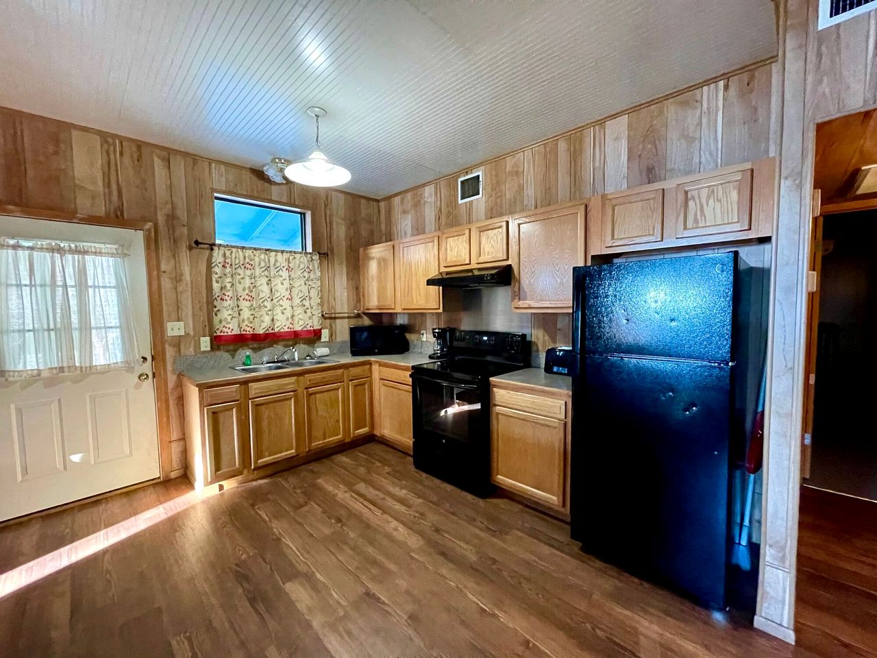 Spacious Triplex Cabin with Lake View & Fishing Pier, Shared Outdoor Deck, Near Zwolle, LA