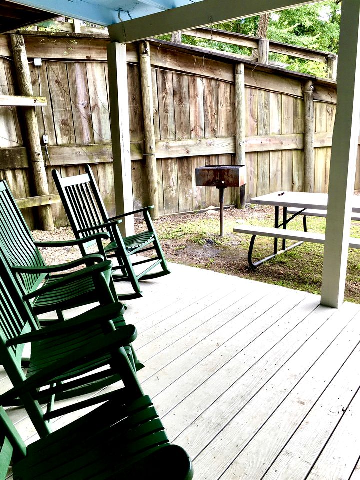 Spacious Triplex Cabin with Lake View & Fishing Pier, Shared Outdoor Deck, Near Zwolle, LA