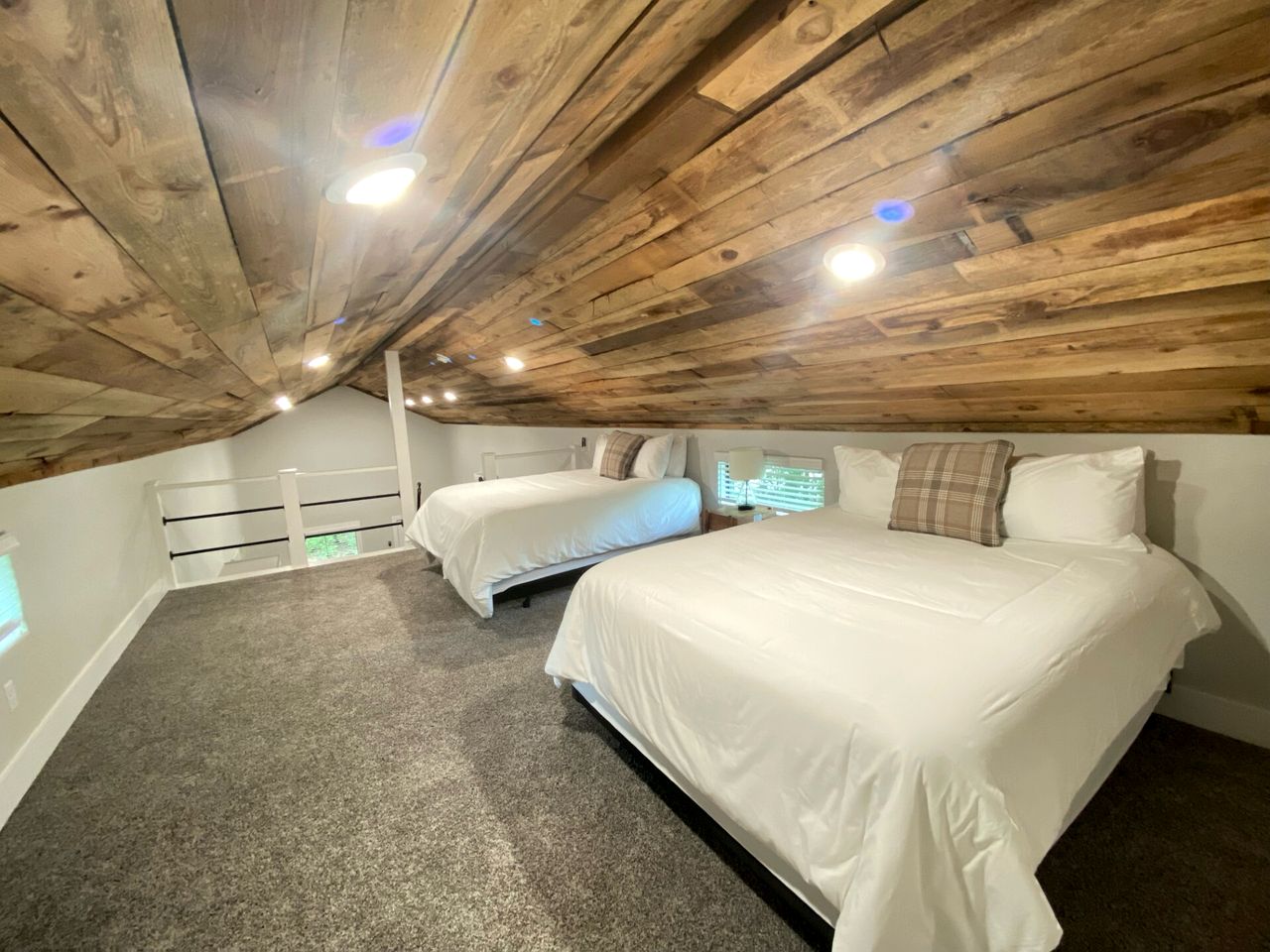 Pet-Friendly Waterfront Cabin with Loft Interior in Livingston, Texas