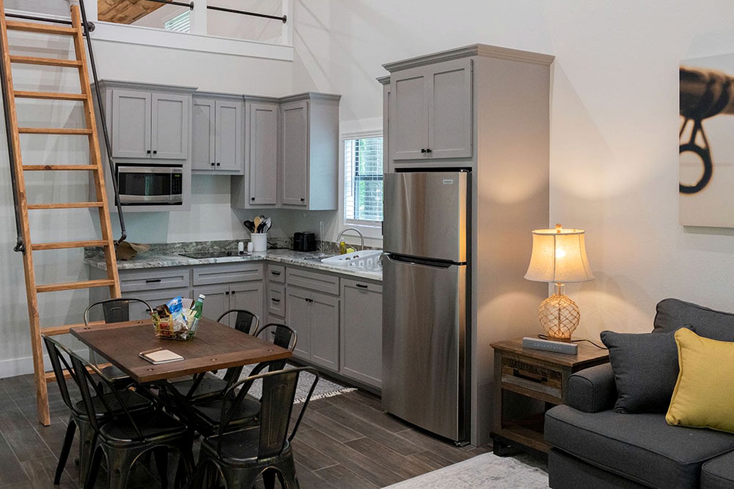Pet-Friendly Waterfront Cabin with Loft Interior in Livingston, Texas