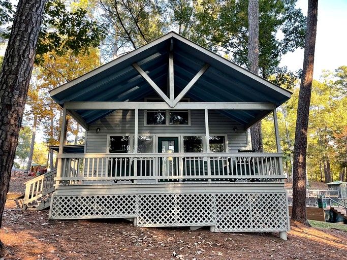 Spacious Lakefront Cabin with Water Activities near Zwolle, Louisiana
