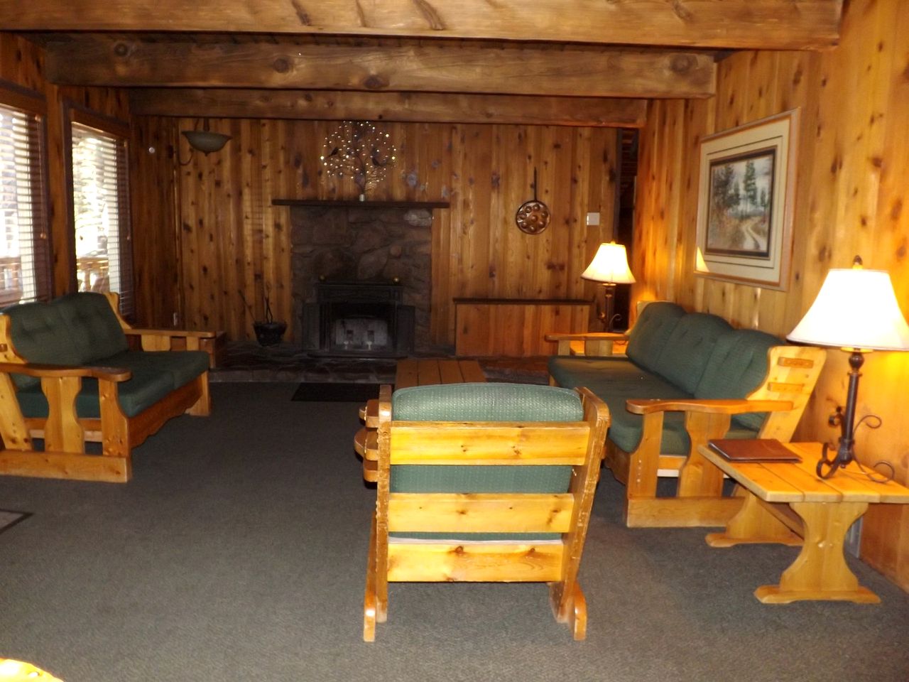 Spacious Cabin with Large Porch Ideal for Groups in Arizona