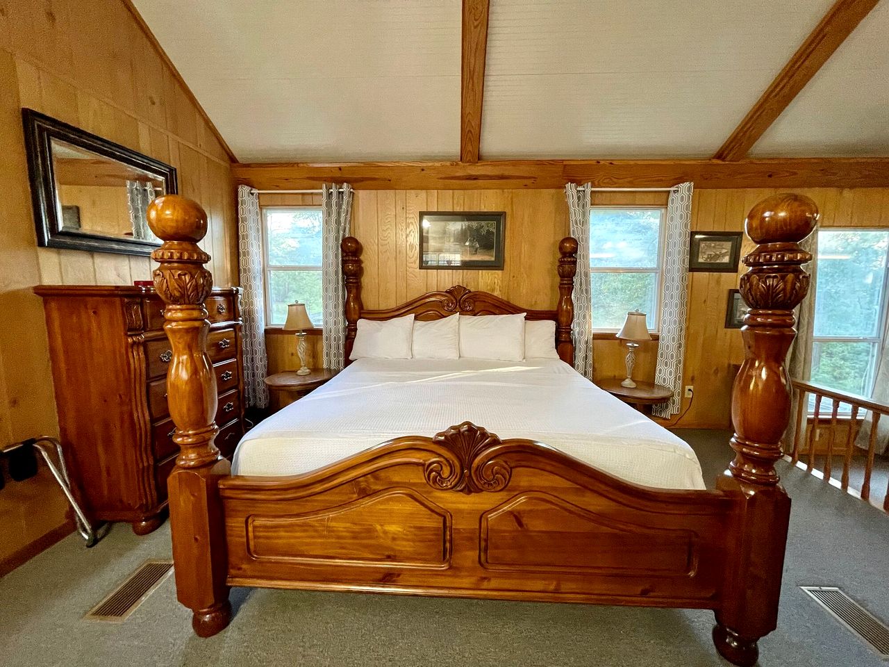 Spacious Lakefront Cabin with Water Activities near Zwolle, Louisiana