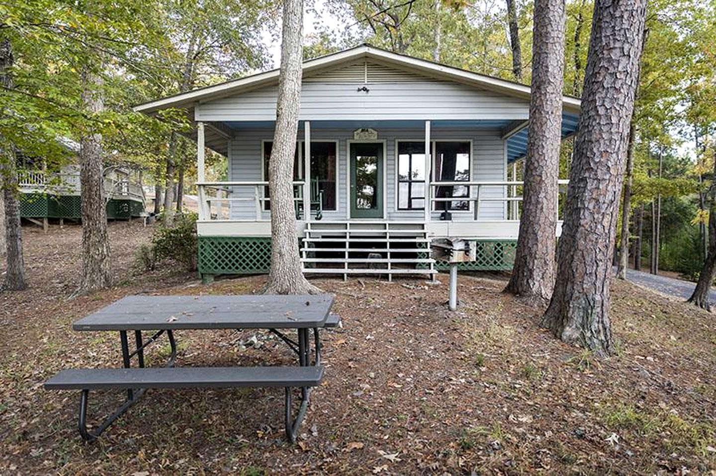 Spacious Lakeview Cabin with Fishing Pier Access Near Zwolle, Louisiana