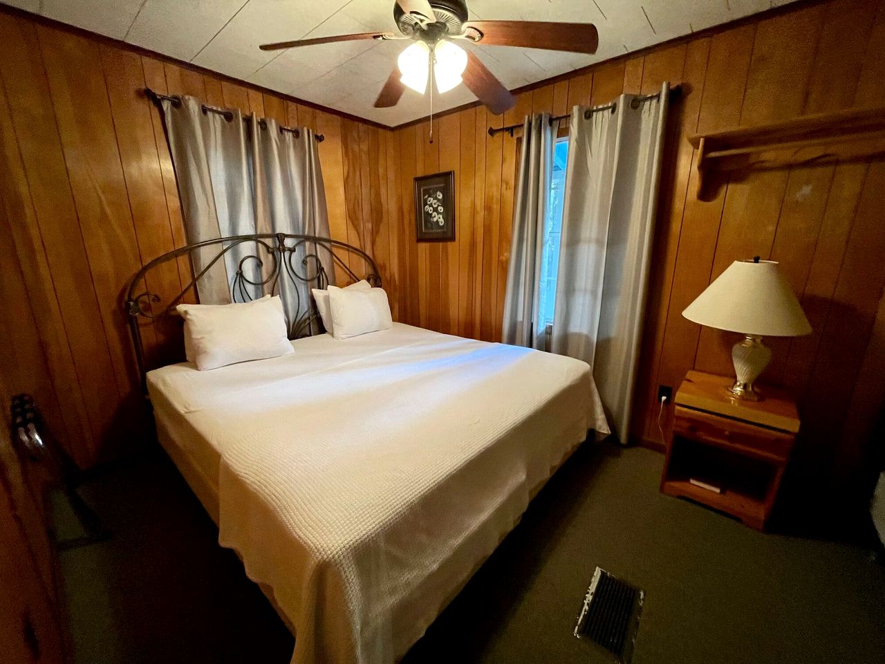 Spacious Lakeview Cabin with Fishing Pier Access Near Zwolle, Louisiana