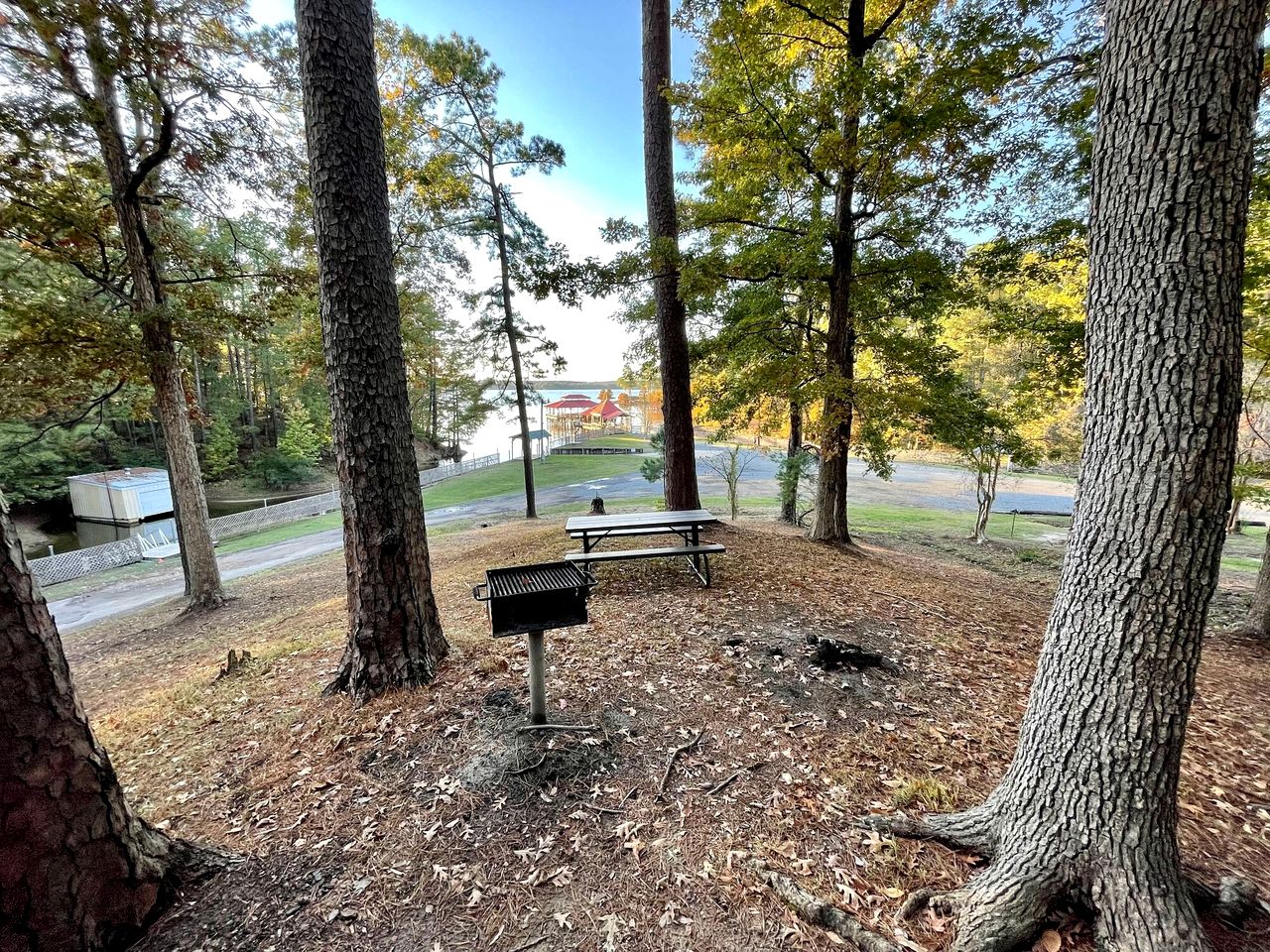 Spacious Lakeview Cabin with Fishing Pier Access Near Zwolle, Louisiana