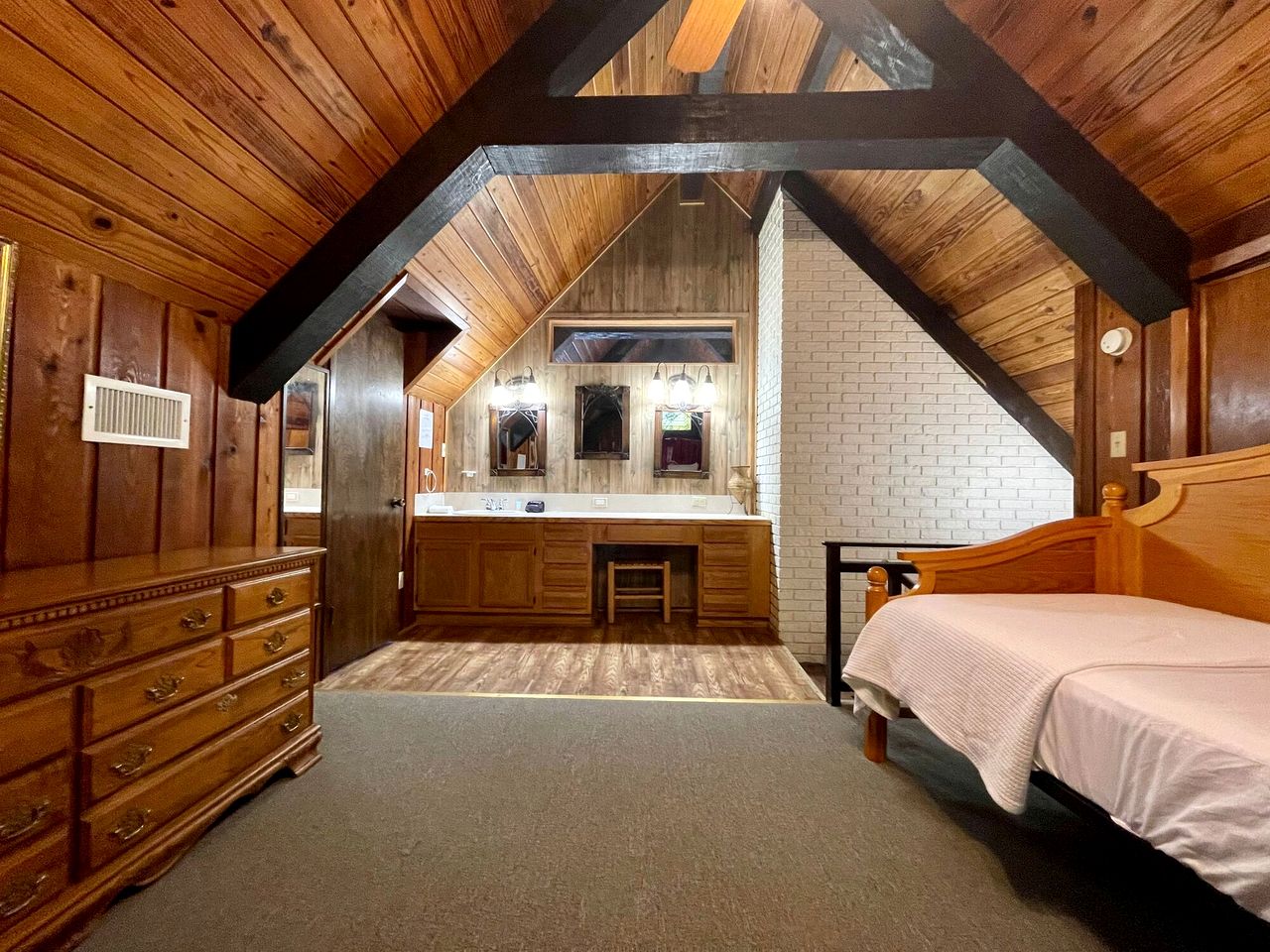 Spacious Luxury Retreat with Fire Pit & Resort Amenities Near Zwolle, Louisiana