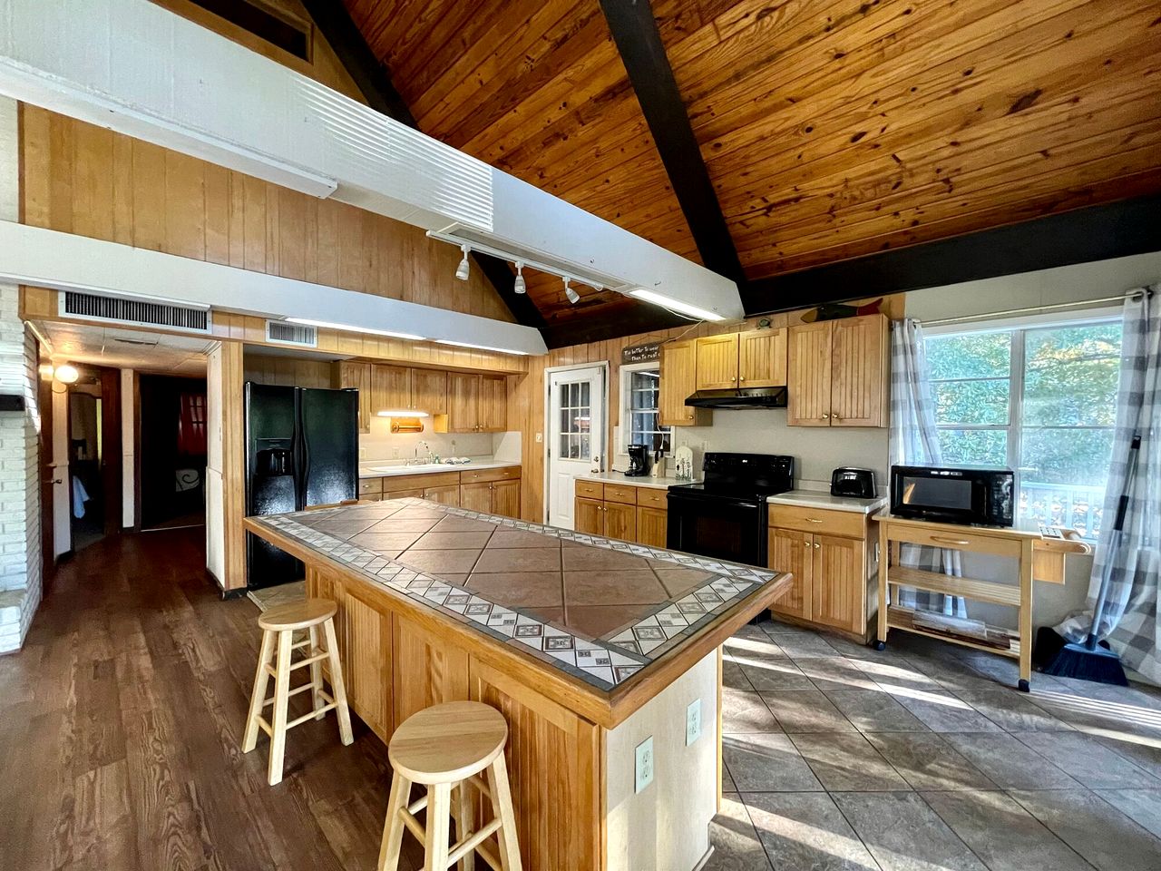 Spacious Luxury Retreat with Fire Pit & Resort Amenities Near Zwolle, Louisiana