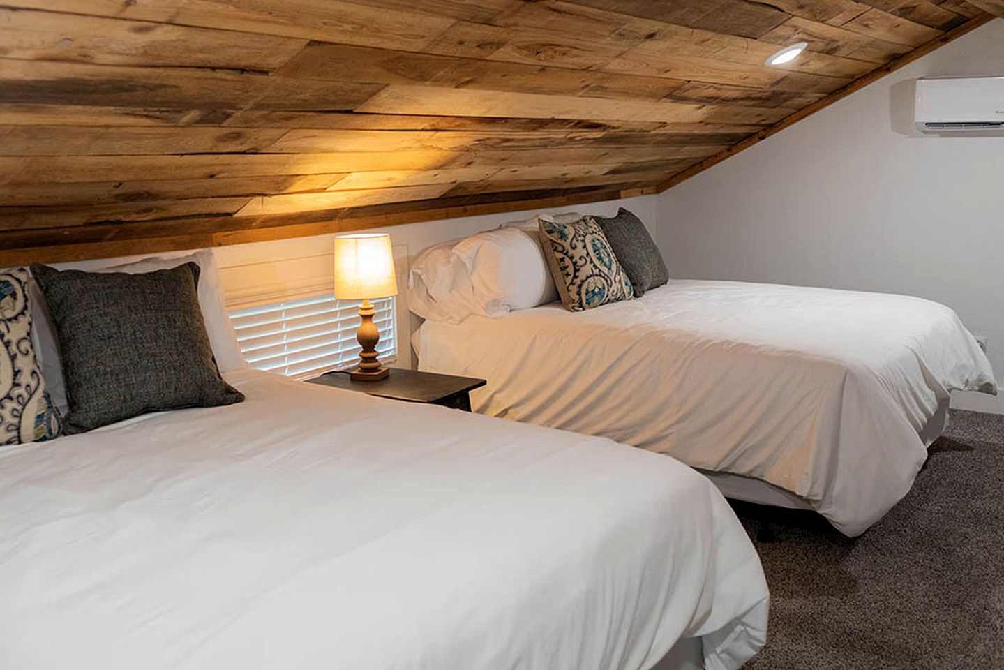 Deluxe Lofted Cabin Ideal for Families in Livingston, Texas