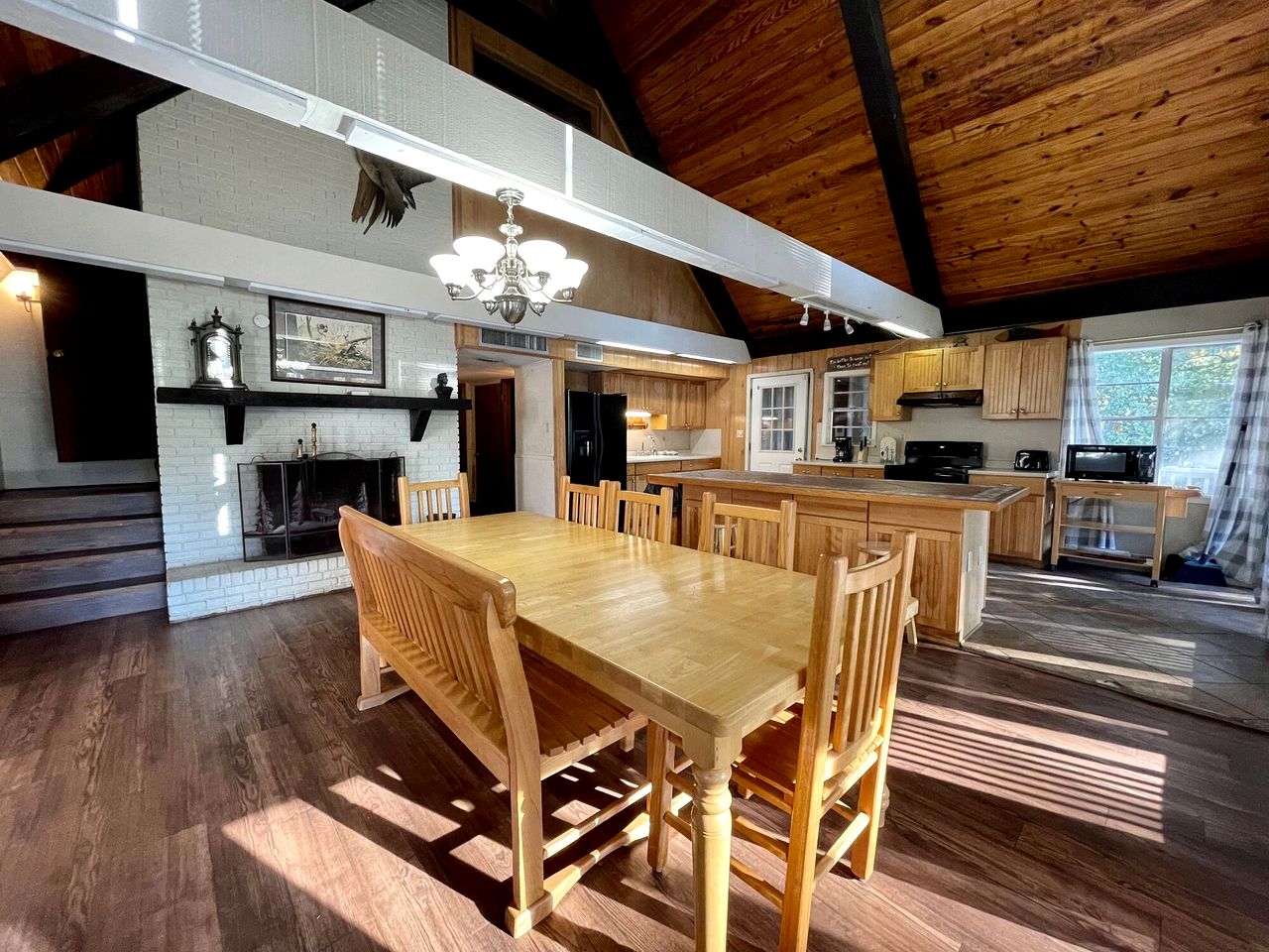 Spacious Luxury Retreat with Fire Pit & Resort Amenities Near Zwolle, Louisiana