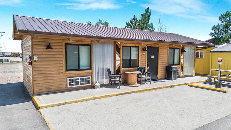 Cabins (United States of America, Wall, South Dakota)