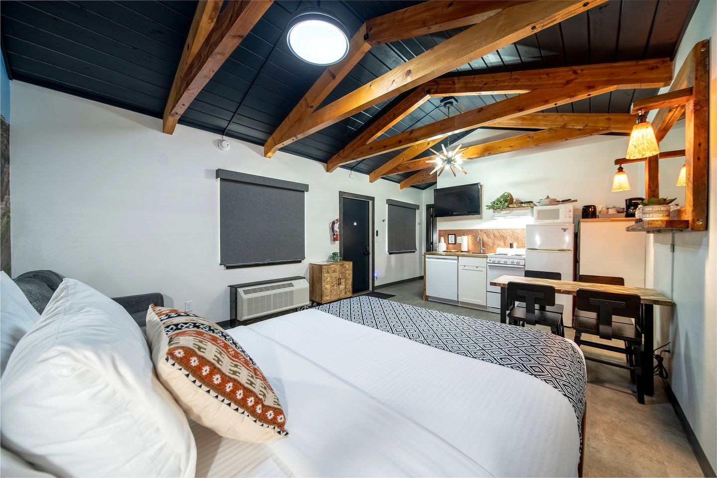 Renovated Family-Friendly Cabin with Dog-Friendly Amenities Near Wall Drug – Wall, South Dakota