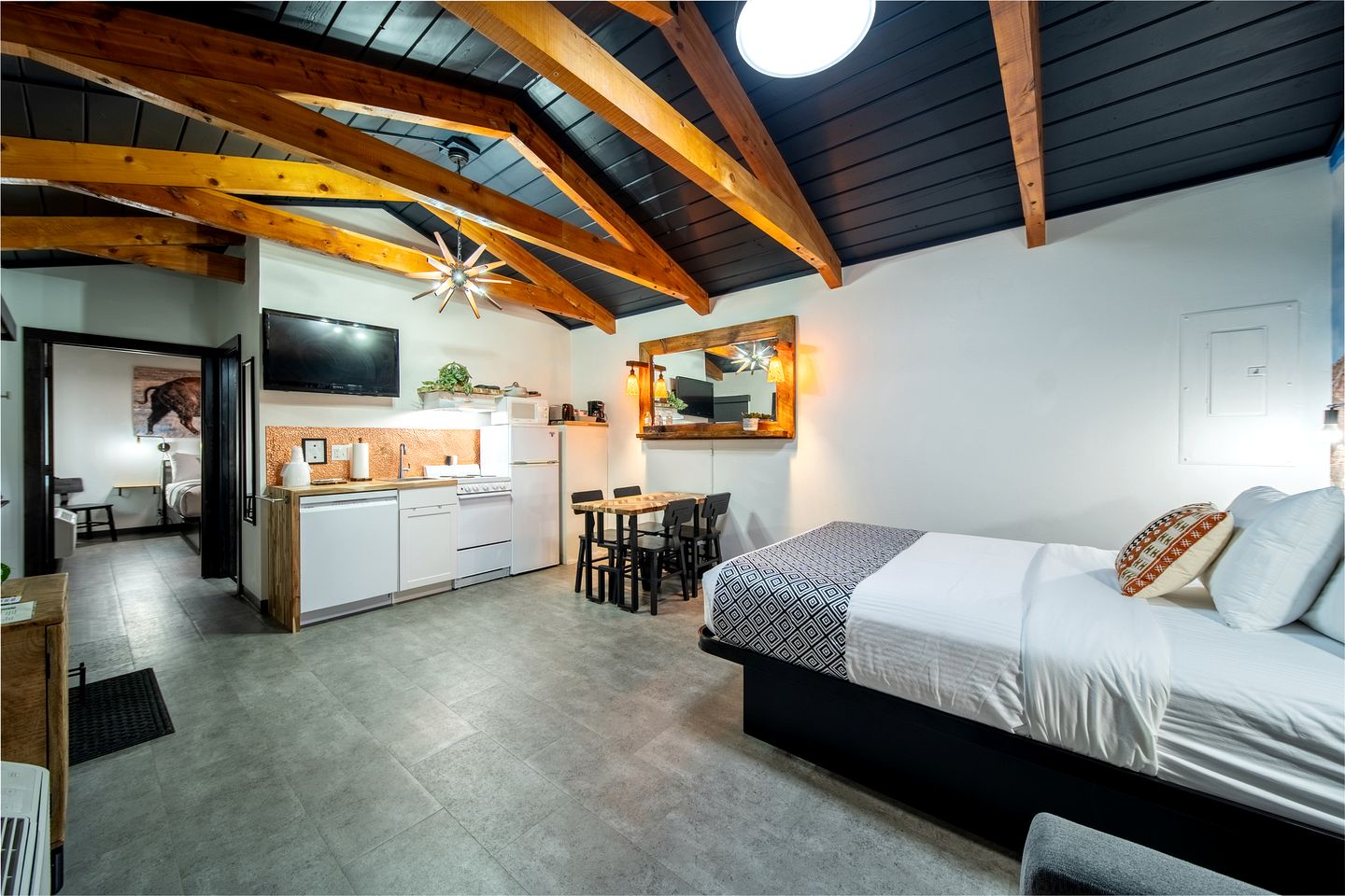 Renovated Family-Friendly Cabin with Dog-Friendly Amenities Near Wall Drug – Wall, South Dakota