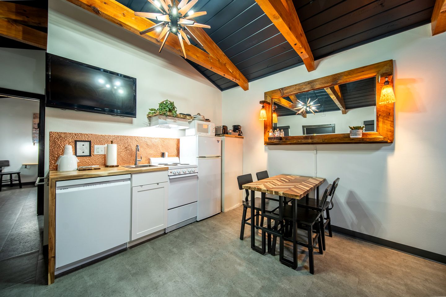 Renovated Family-Friendly Cabin with Dog-Friendly Amenities Near Wall Drug – Wall, South Dakota