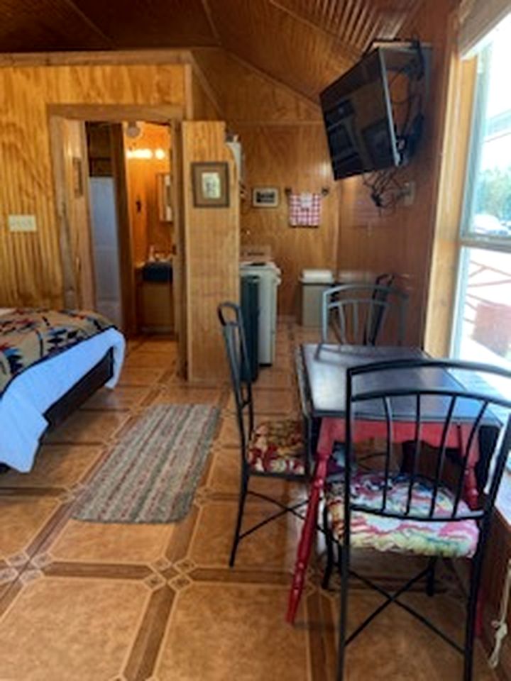 Sweet Secluded Cottage in Camp Wood, Texas