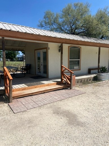 Sweet Secluded Cottage in Camp Wood, Texas