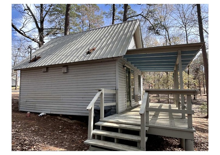 Cozy Loft Cabin with Private Pond Views Near Zwolle Louisiana