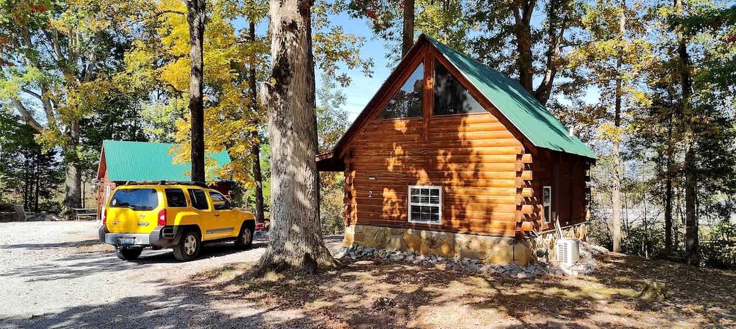 Cozy Log Cabin Retreat near Green River Lake State Park, Perfect for a Weekend of Fishing