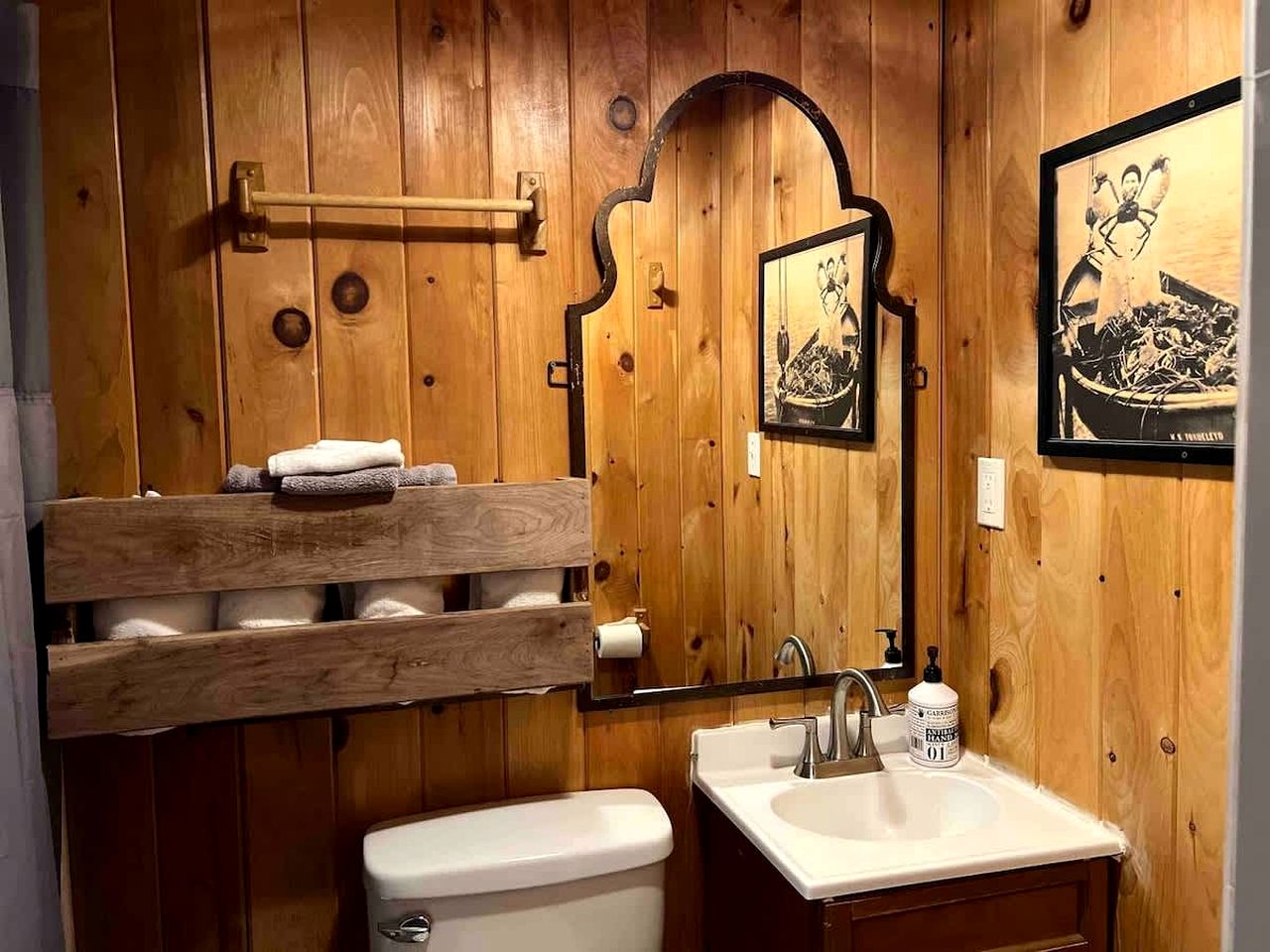Cozy Log Cabin Retreat near Green River Lake State Park, Perfect for a Weekend of Fishing