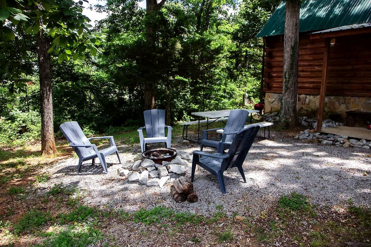 Cozy Log Cabin Retreat near Green River Lake State Park, Perfect for a Weekend of Fishing