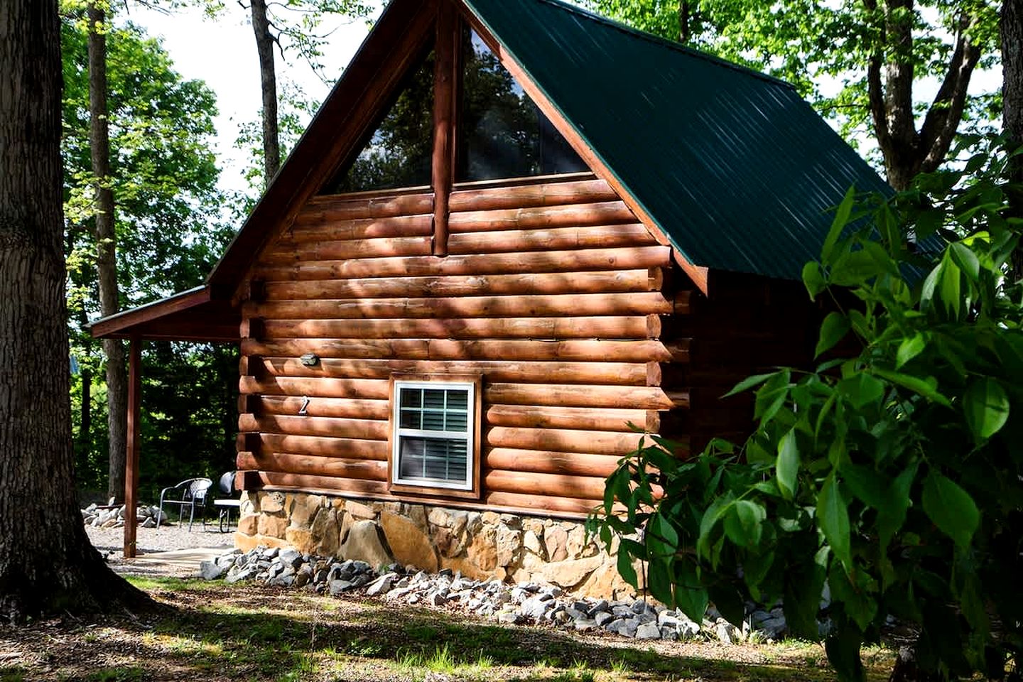 Cozy Log Cabin Retreat near Green River Lake State Park, Perfect for a Weekend of Fishing