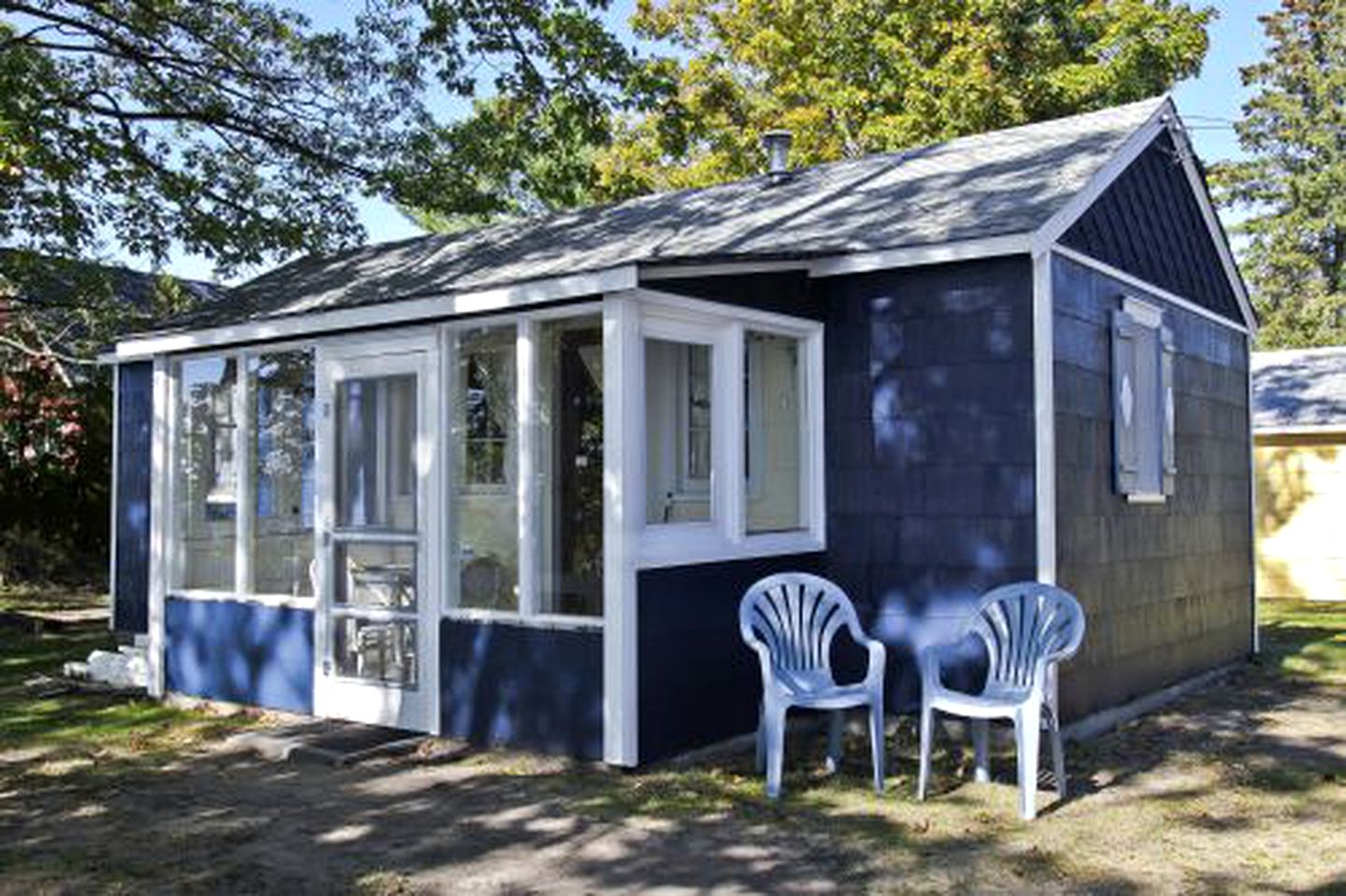 Cabins (United States of America, Carp Lake, Michigan)