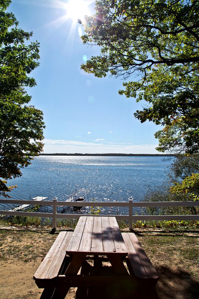 Fantastic, Cute, Lakefront Cabin in Carp Lake, Michigan