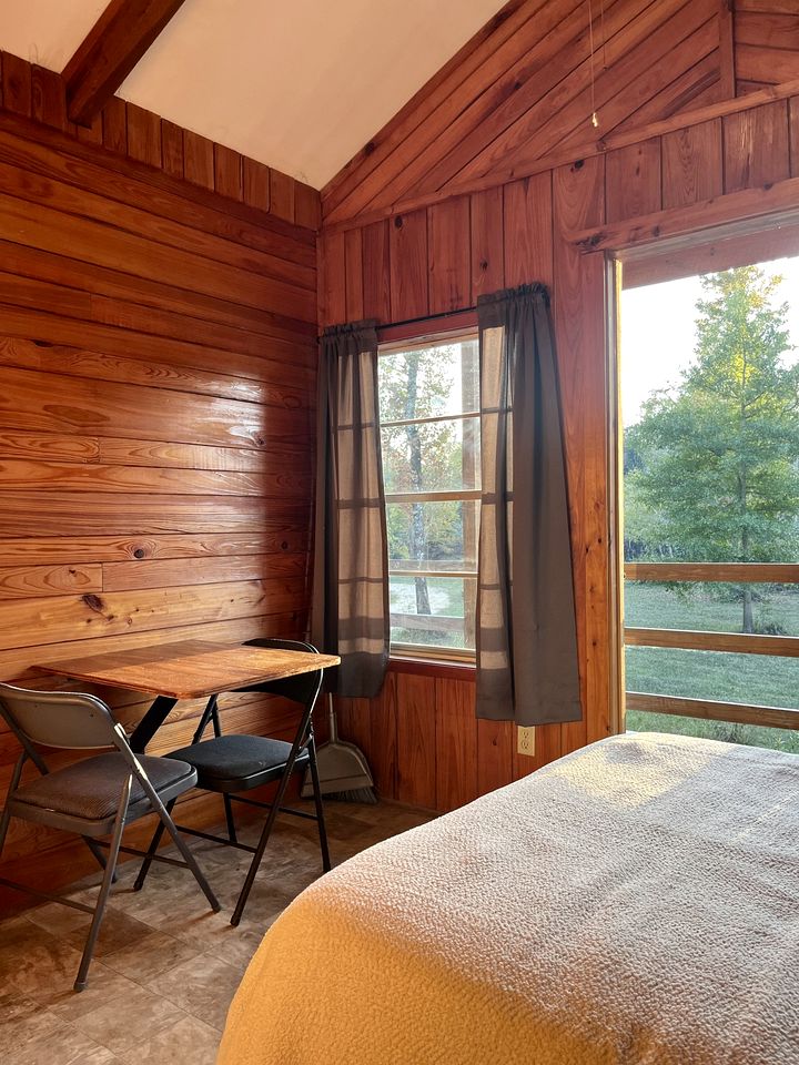 Verdant Rustic Cabin Retreat Near Chipola River, Florida