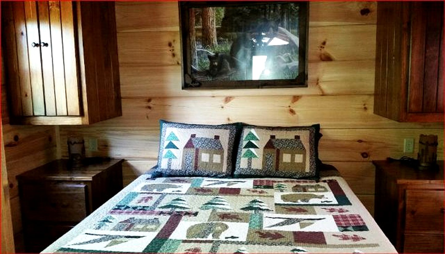 Cozy Dog-Friendly Glamping Cabin near Tryon International Equestrian Center