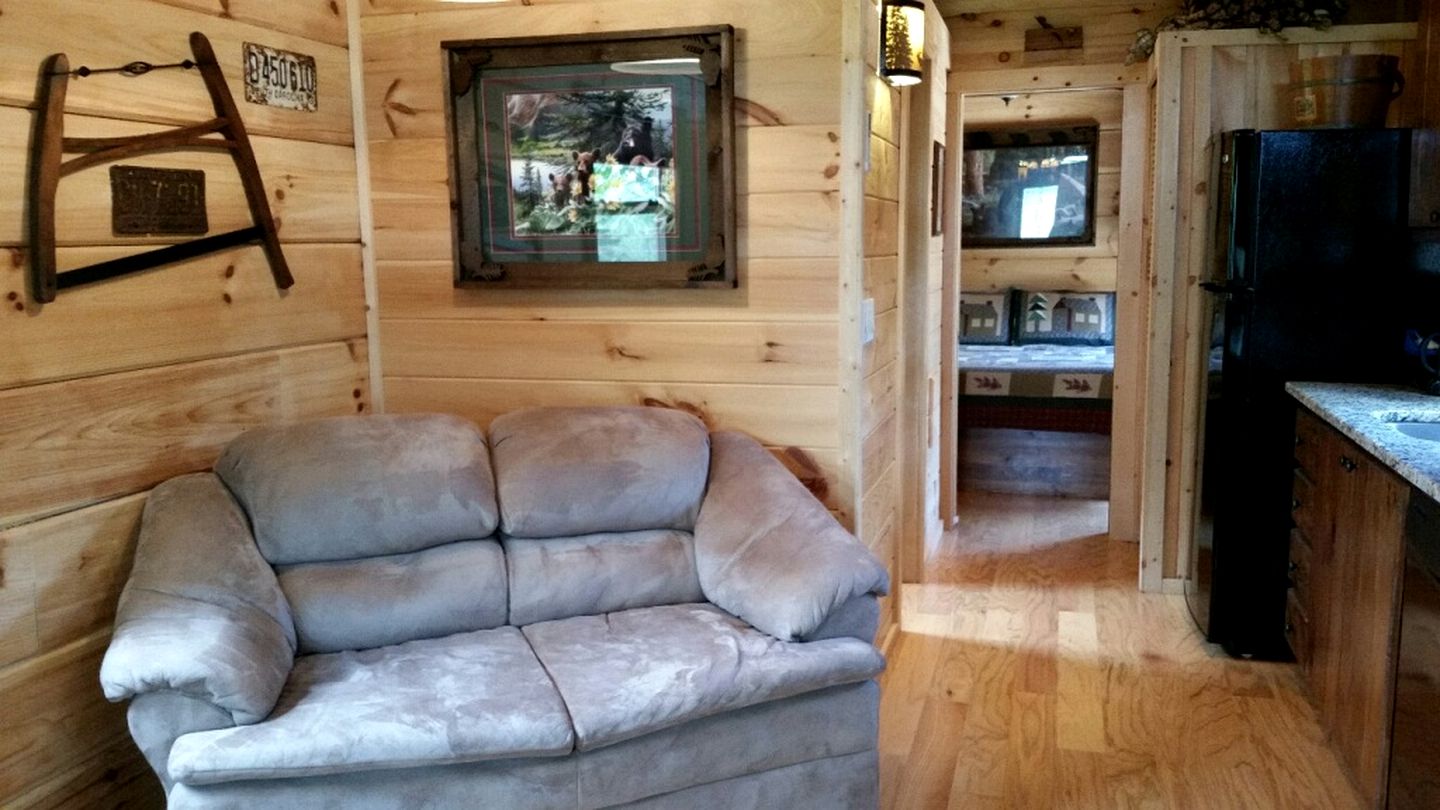 Cozy Dog-Friendly Glamping Cabin near Tryon International Equestrian Center