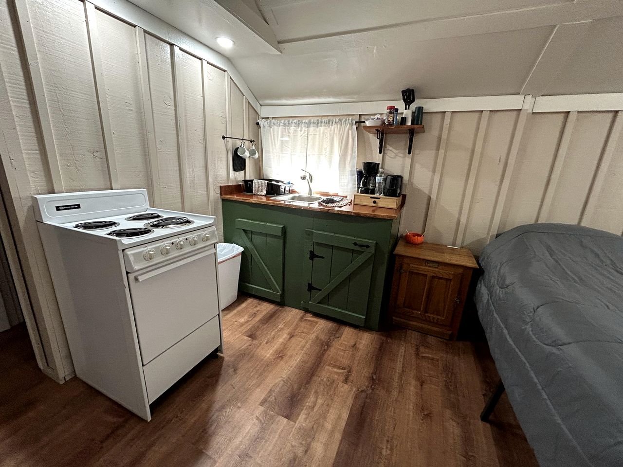 Pet Friendly Studio Cabin with Fireplace near Tonto National Forest, Central Arizona