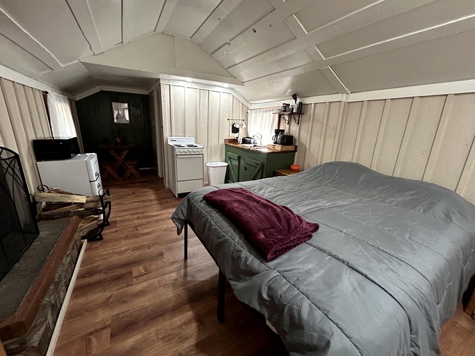 Cabins (United States of America, --, --)